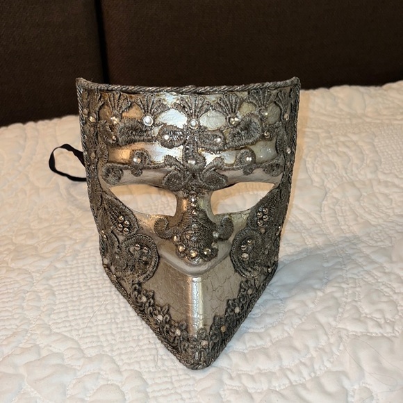 Mardi Gras Mask Silver aluminum style embroidered crystal detail decor mens mask - Picture 5 of 11